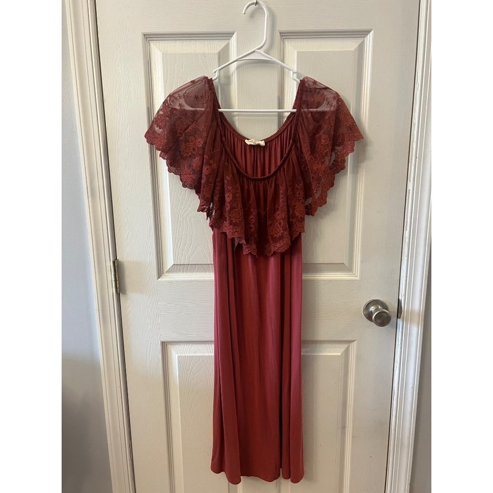 Just found women’s maroon‎ and lace dress. Size 3X